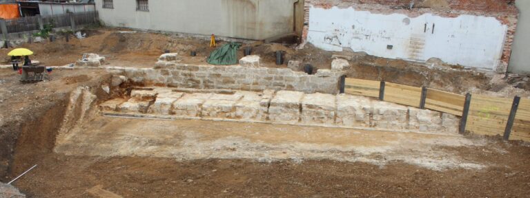 Schönbornstraße 17 in Forchheim, Festungsmauerwerk der St.-Henrici-Bastion aus dem 17. Jh.