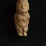 Archäologisches Projekt Orcón-Pacaybamba (PAOP), Bauopfergabe eines Anhängers aus Keramik im chavinzeitlichen Tempelbau von "Cayán" aus dem frühen 1. Jt. v. Chr.